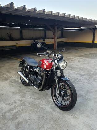 TRIUMPH STREET TWIN 